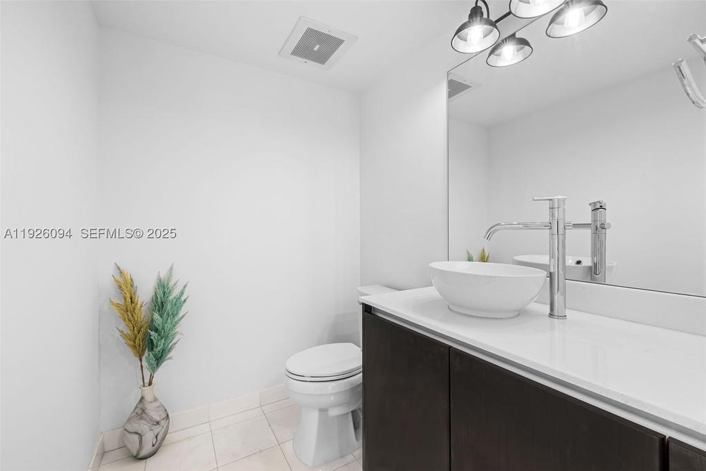 Real estate property located at 665 25th St #1801, Miami-dade, Onyx On The Bay Condo, Miami, FL