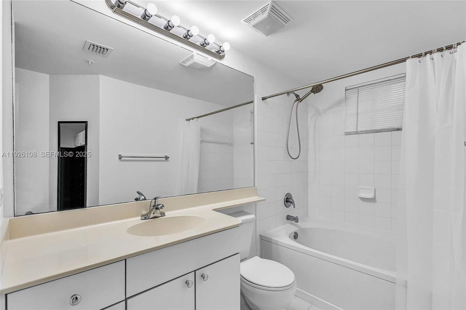 Real estate property located at 17150 Bay Rd #2301, Miami-dade, Porto Bellagio Condo, Sunny Isles Beach, FL