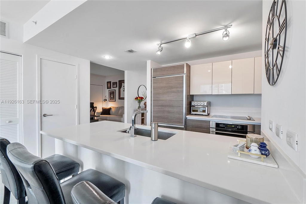 Real estate property located at 1100 Miami Ave #2302, Miami-dade, 1100 Millecento Residence, Miami, FL