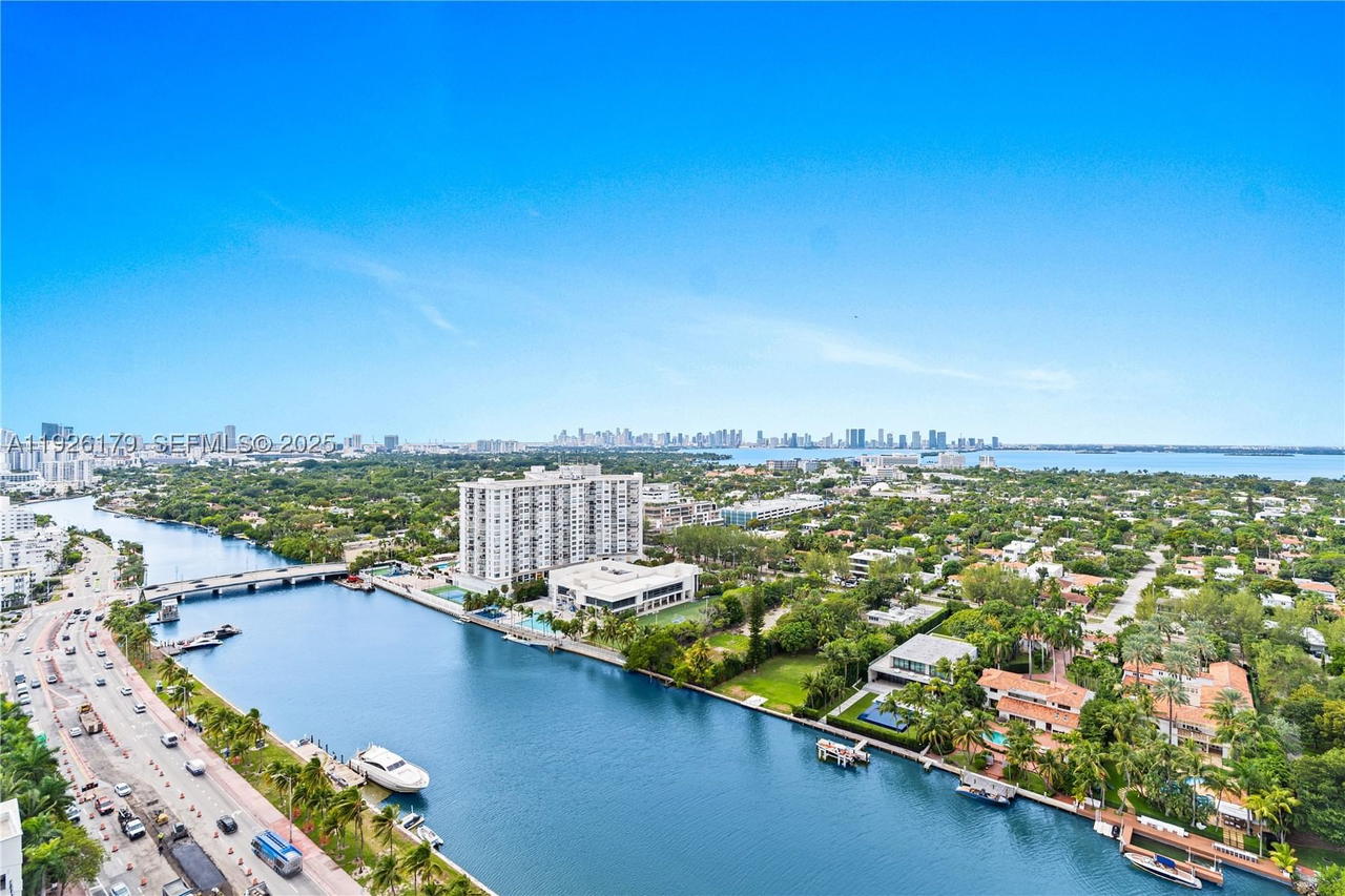 Real estate property located at 4401 Collins Ave #2517, Miami-dade, Fontainebleau Ii Condo, Miami Beach, FL