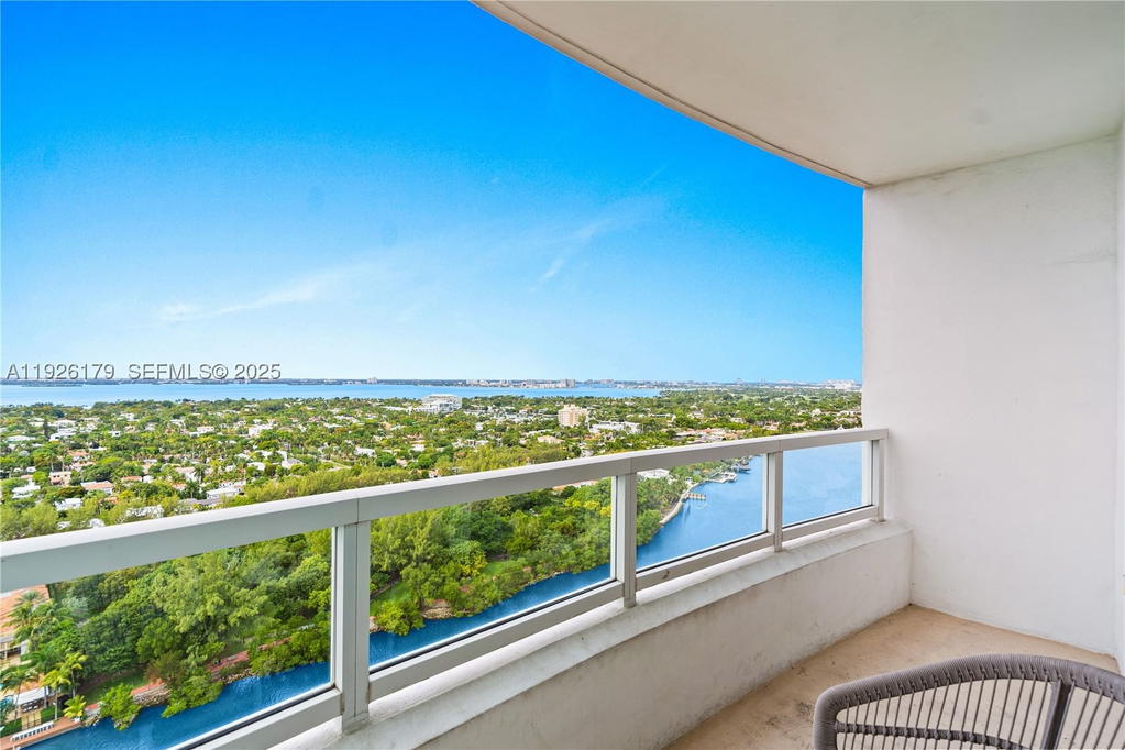 Real estate property located at 4401 Collins Ave #2517, Miami-dade, Fontainebleau Ii Condo, Miami Beach, FL