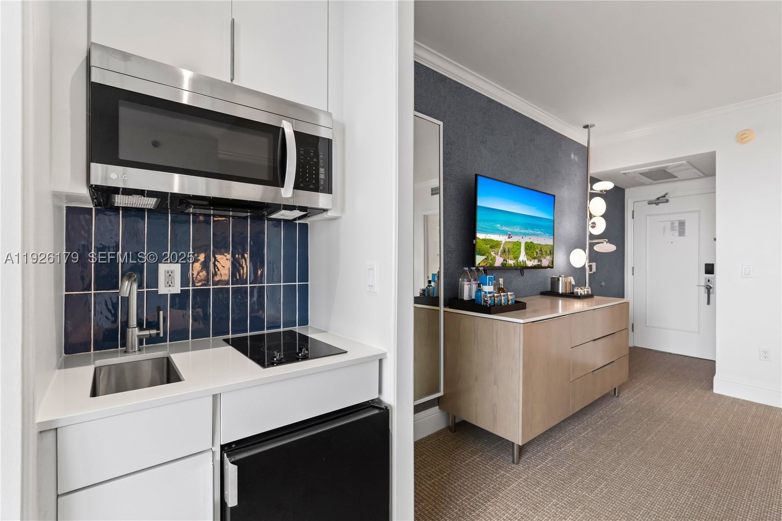 Real estate property located at 4401 Collins Ave #2517, Miami-dade, Fontainebleau Ii Condo, Miami Beach, FL