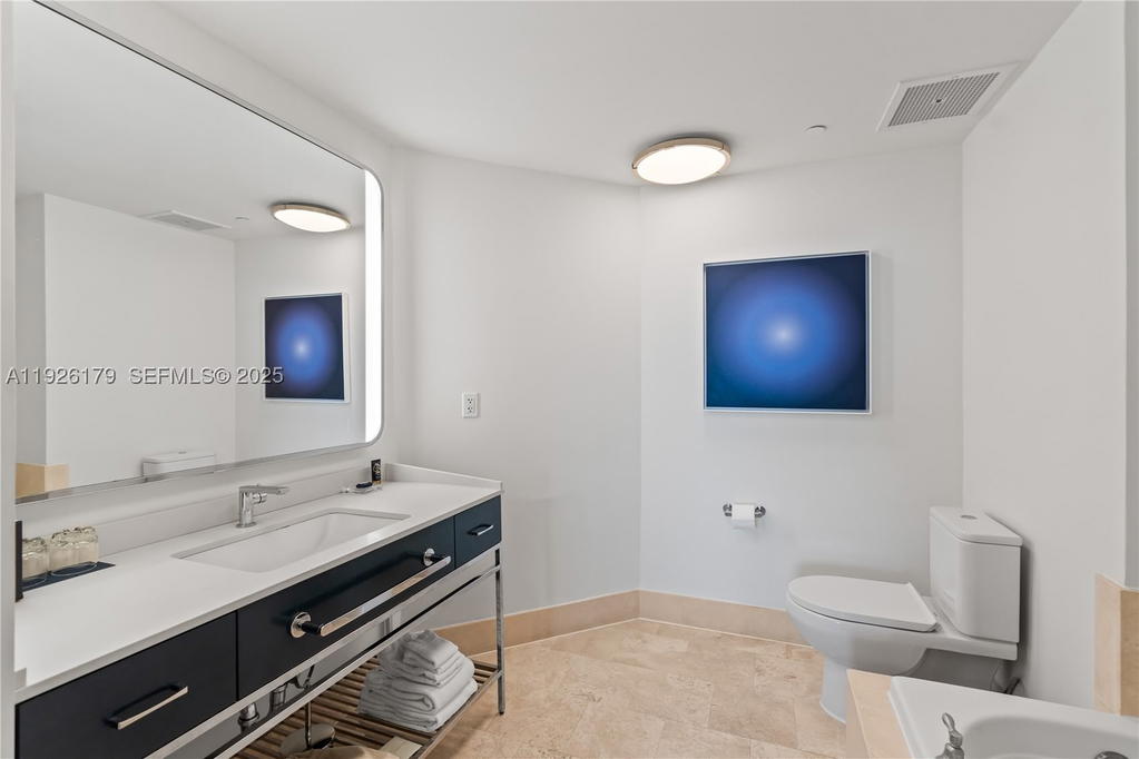 Real estate property located at 4401 Collins Ave #2517, Miami-dade, Fontainebleau Ii Condo, Miami Beach, FL