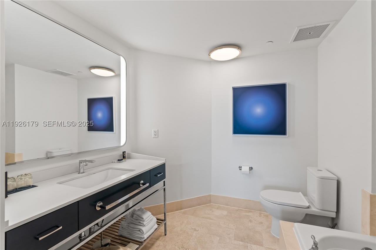 Real estate property located at 4401 Collins Ave #2517, Miami-dade, Fontainebleau Ii Condo, Miami Beach, FL