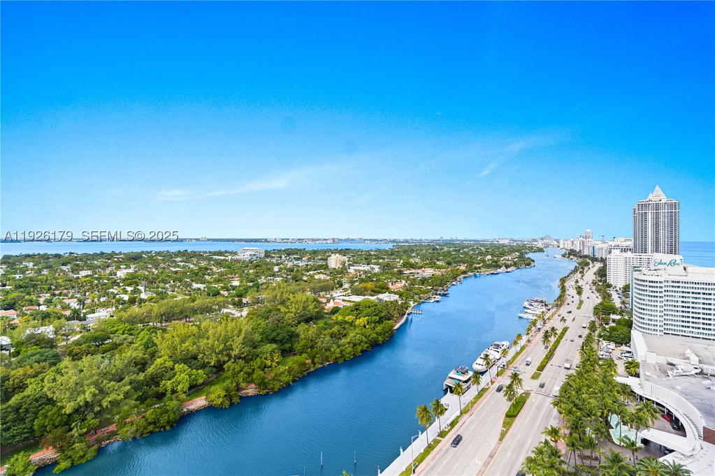 Real estate property located at 4401 Collins Ave #2517, Miami-dade, Fontainebleau Ii Condo, Miami Beach, FL