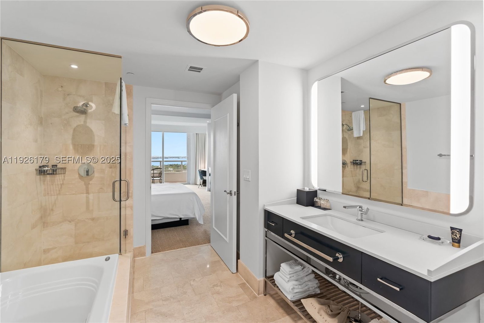 Real estate property located at 4401 Collins Ave #2517, Miami-dade, Fontainebleau Ii Condo, Miami Beach, FL