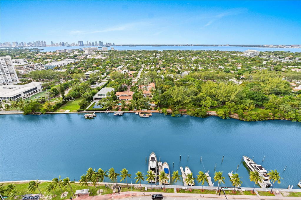 Real estate property located at 4401 Collins Ave #2517, Miami-dade, Fontainebleau Ii Condo, Miami Beach, FL