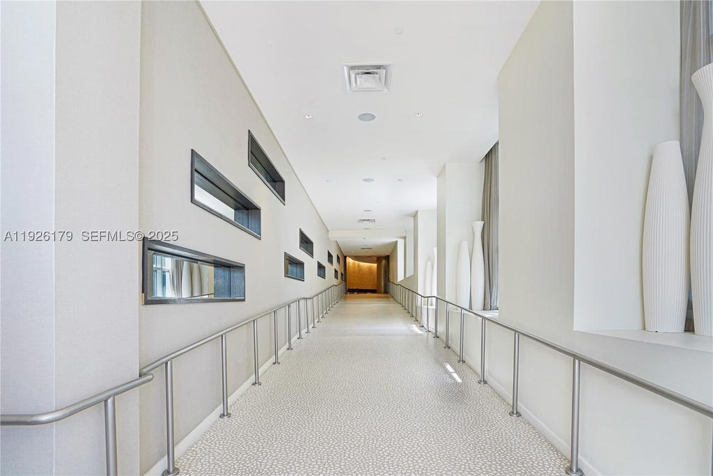 Real estate property located at 4401 Collins Ave #2517, Miami-dade, Fontainebleau Ii Condo, Miami Beach, FL
