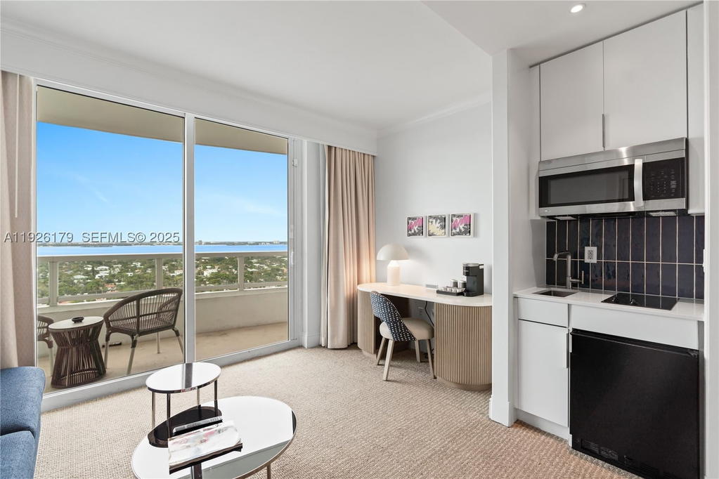 Real estate property located at 4401 Collins Ave #2517, Miami-dade, Fontainebleau Ii Condo, Miami Beach, FL