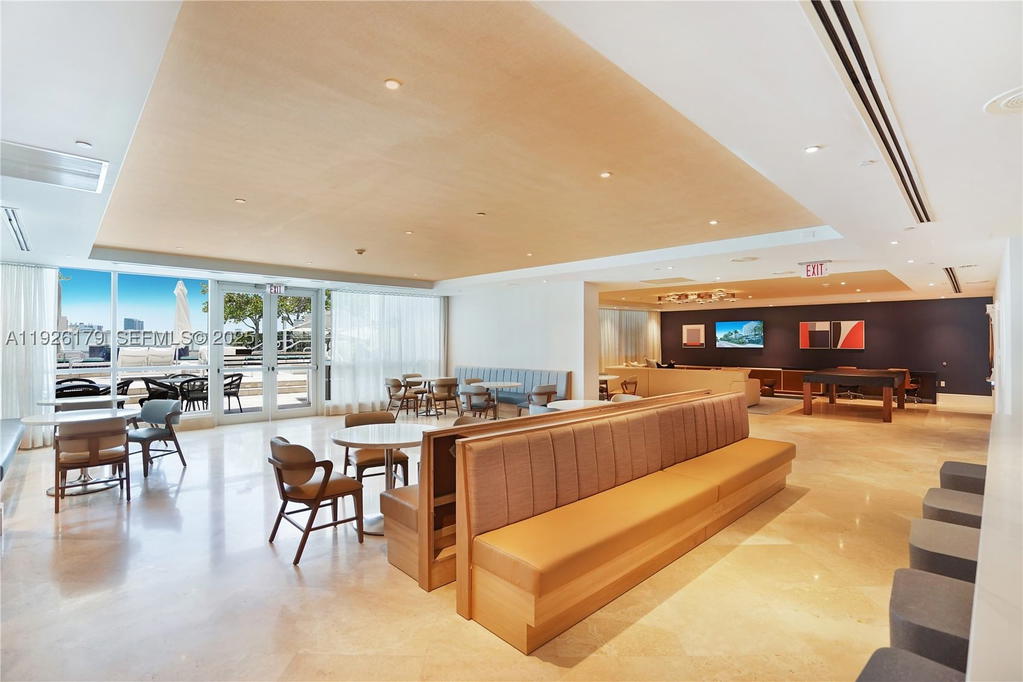 Real estate property located at 4401 Collins Ave #2517, Miami-dade, Fontainebleau Ii Condo, Miami Beach, FL