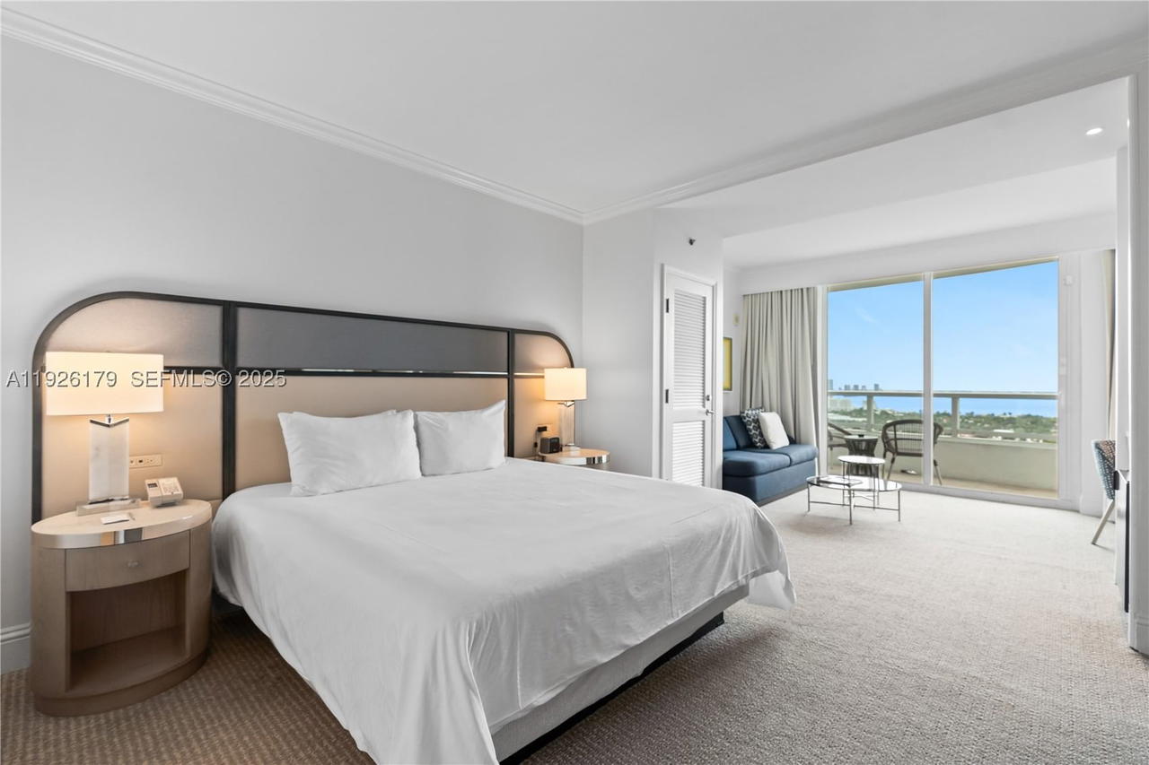 Real estate property located at 4401 Collins Ave #2517, Miami-dade, Fontainebleau Ii Condo, Miami Beach, FL