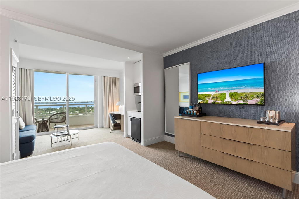 Real estate property located at 4401 Collins Ave #2517, Miami-dade, Fontainebleau Ii Condo, Miami Beach, FL