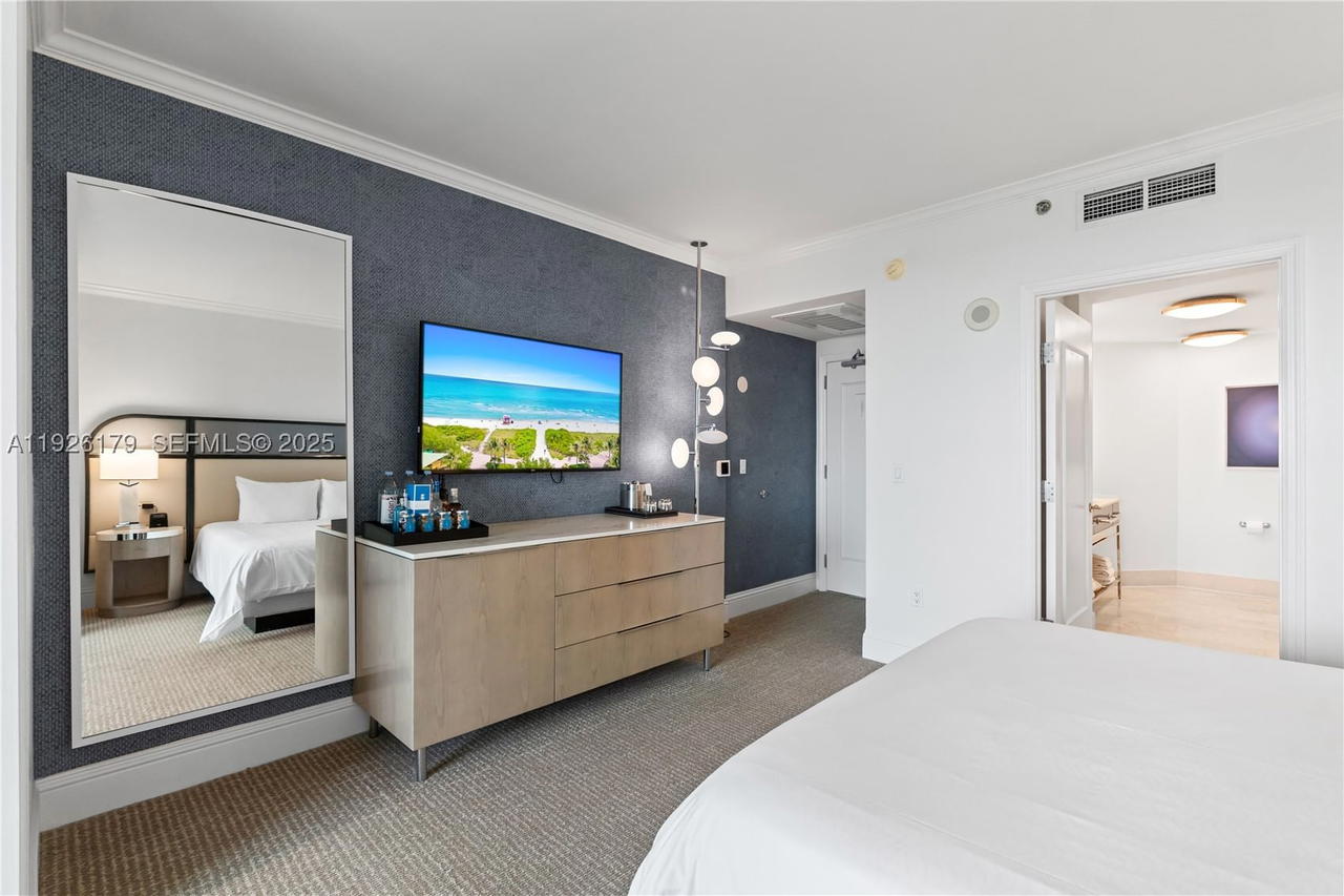 Real estate property located at 4401 Collins Ave #2517, Miami-dade, Fontainebleau Ii Condo, Miami Beach, FL