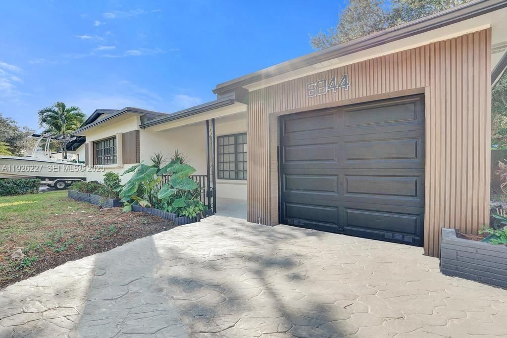 Real estate property located at 6844 12th St, Broward, Pembroke Pines No 2, Pembroke Pines, FL