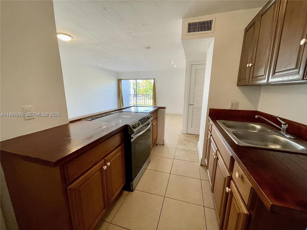 Real estate property located at 7250 94th Pl B6, Miami-dade, Sunset Palms West Condo, Miami, FL