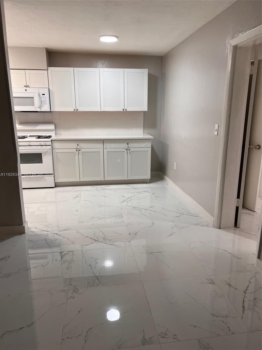 Real estate property located at 4300 67th Ave #21, Miami-dade, Gables Edge Condo, Miami, FL