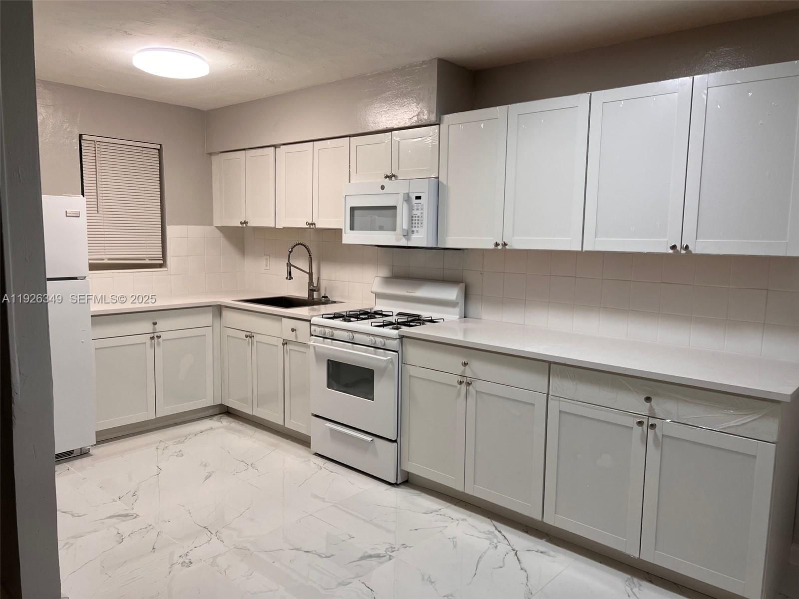 Real estate property located at 4300 67th Ave #21, Miami-dade, Gables Edge Condo, Miami, FL