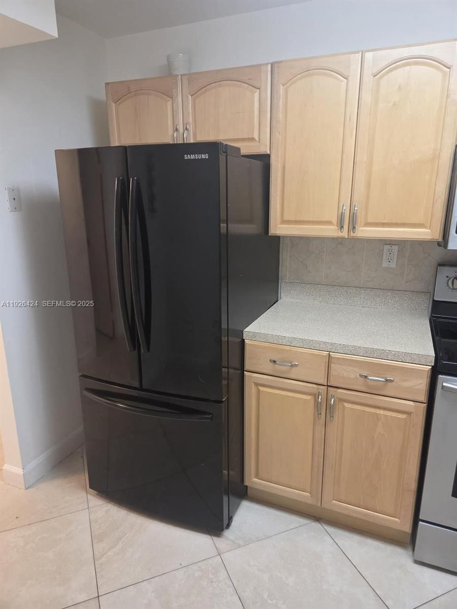 Real estate property located at 800 Parkview Dr #701, Broward, Oceanview Park Condo, Hallandale Beach, FL