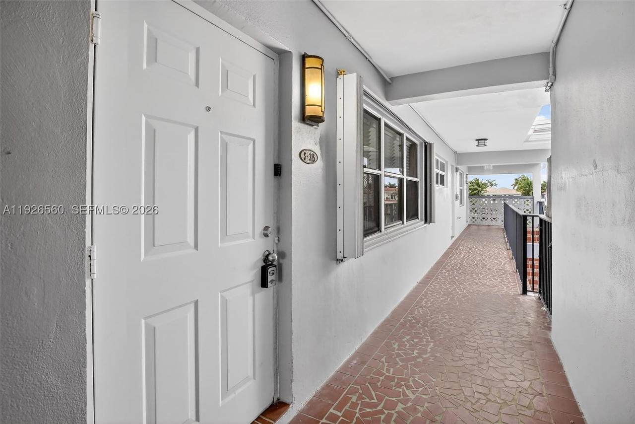 Real estate property located at 2600 Ocean Dr S315, Broward, Waterway @ Hollywood Beac, Hollywood, FL