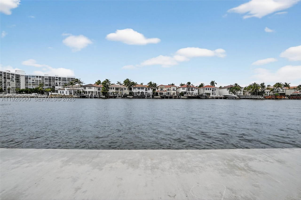 Real estate property located at 2600 Ocean Dr S315, Broward, Waterway @ Hollywood Beac, Hollywood, FL