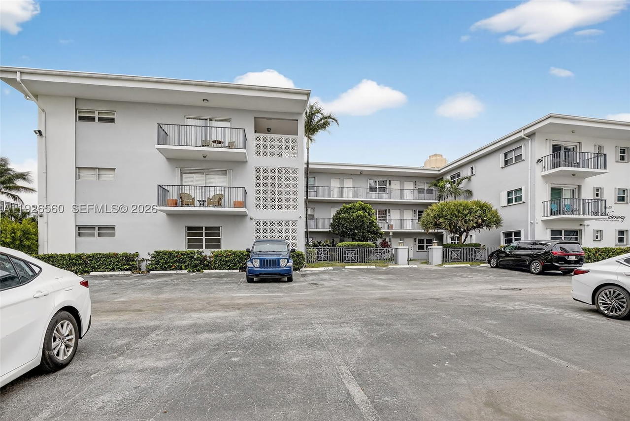 Real estate property located at 2600 Ocean Dr S315, Broward, Waterway @ Hollywood Beac, Hollywood, FL