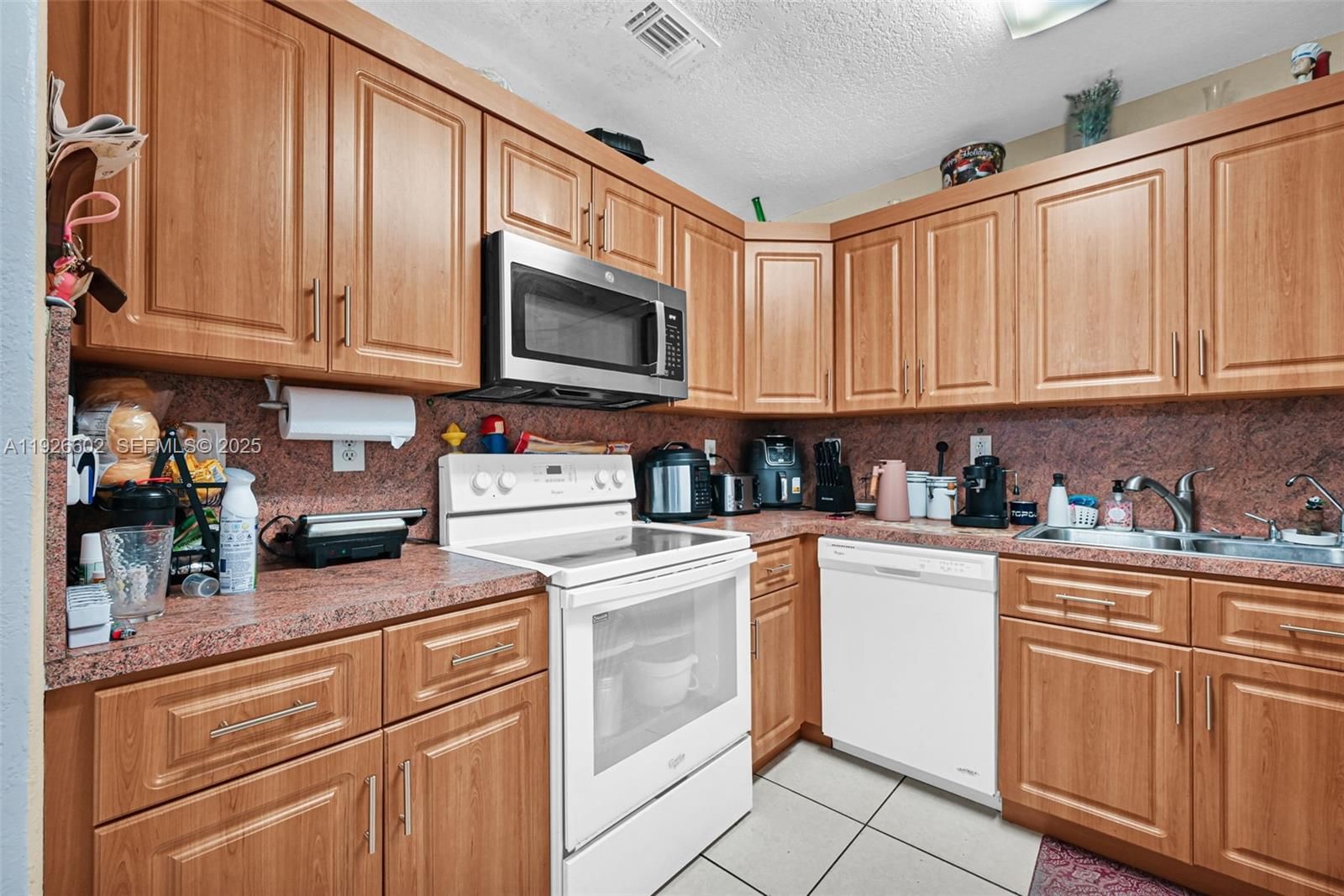 Real estate property located at 4020 10th Ave, Miami-dade, Linden Gardens, Hialeah, FL