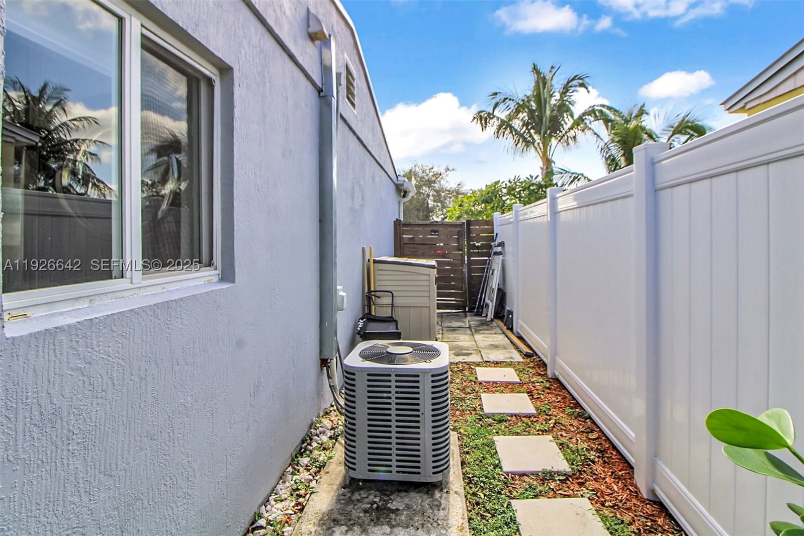 Real estate property located at 201 51st Ct, Broward, North Andrews Terrace Fir, Oakland Park, FL