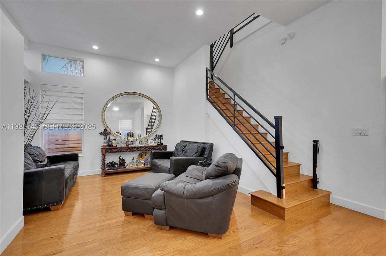 Real estate property located at 1135 Satinleaf St, Broward, West Lake Village Plat, Hollywood, FL