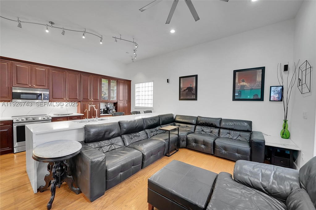 Real estate property located at 1135 Satinleaf St, Broward, West Lake Village Plat, Hollywood, FL