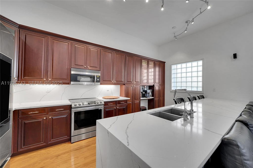 Real estate property located at 1135 Satinleaf St, Broward, West Lake Village Plat, Hollywood, FL