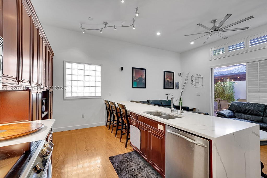 Real estate property located at 1135 Satinleaf St, Broward, West Lake Village Plat, Hollywood, FL