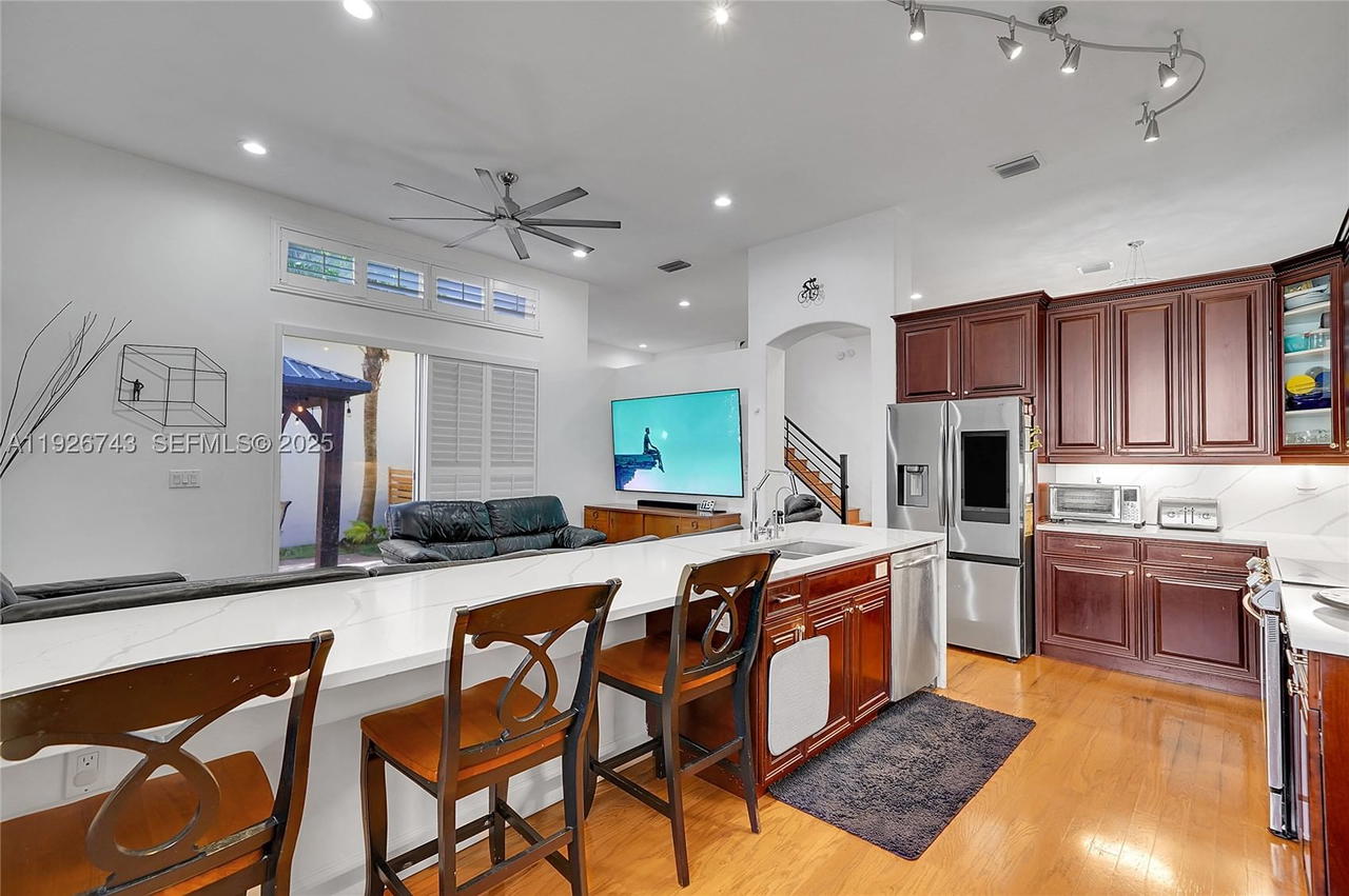 Real estate property located at 1135 Satinleaf St, Broward, West Lake Village Plat, Hollywood, FL