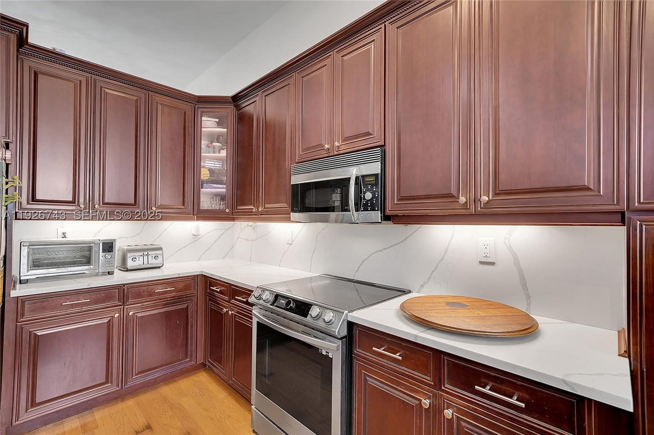 Real estate property located at 1135 Satinleaf St, Broward, West Lake Village Plat, Hollywood, FL