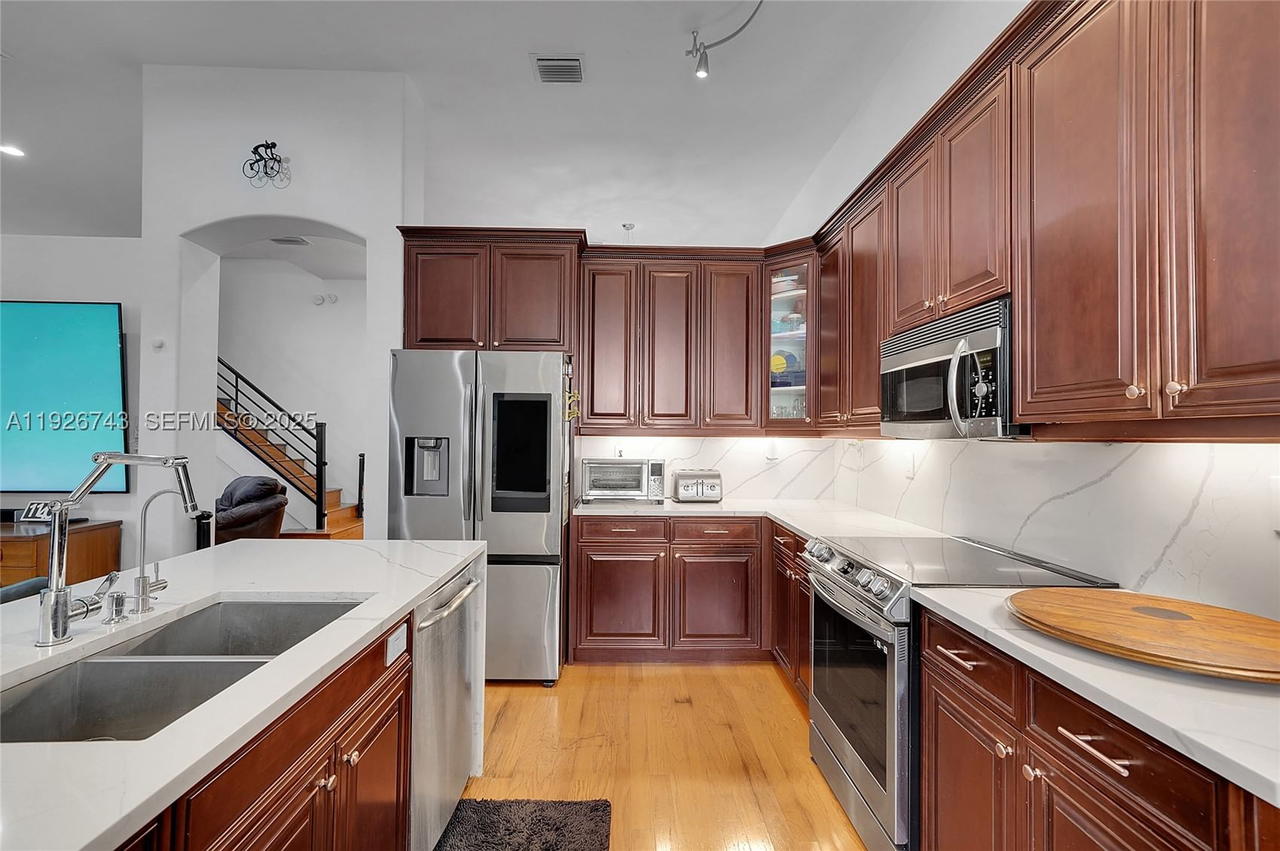 Real estate property located at 1135 Satinleaf St, Broward, West Lake Village Plat, Hollywood, FL
