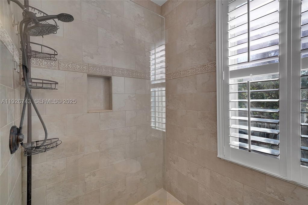 Real estate property located at 1135 Satinleaf St, Broward, West Lake Village Plat, Hollywood, FL