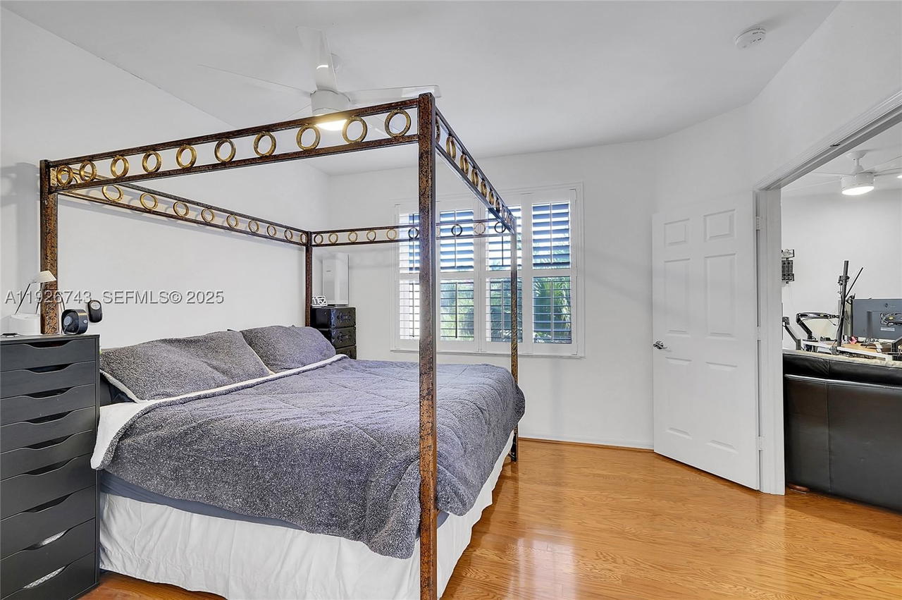 Real estate property located at 1135 Satinleaf St, Broward, West Lake Village Plat, Hollywood, FL
