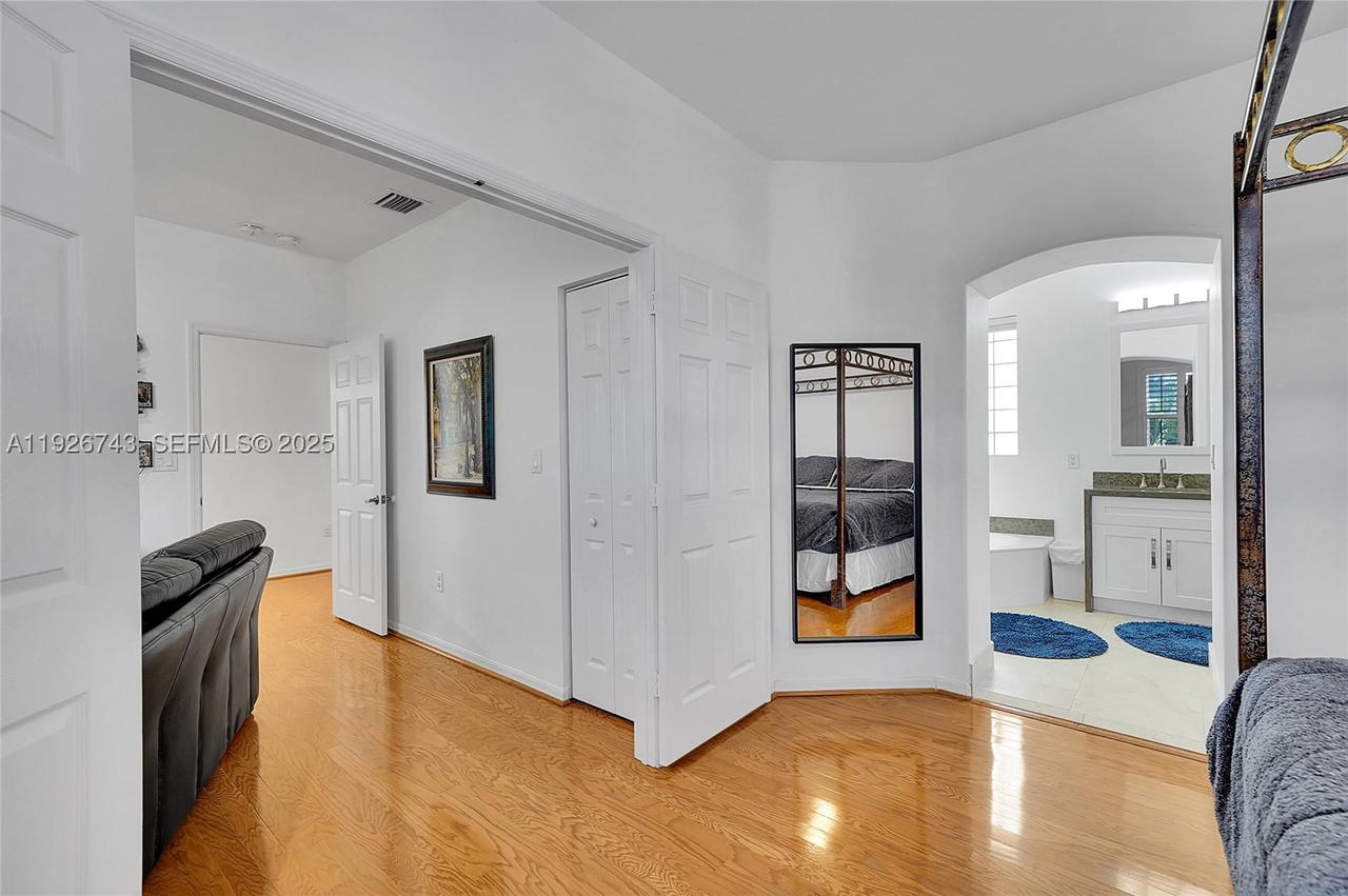 Real estate property located at 1135 Satinleaf St, Broward, West Lake Village Plat, Hollywood, FL
