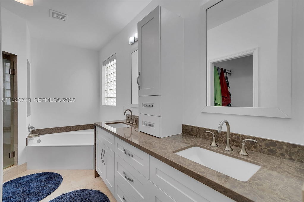 Real estate property located at 1135 Satinleaf St, Broward, West Lake Village Plat, Hollywood, FL