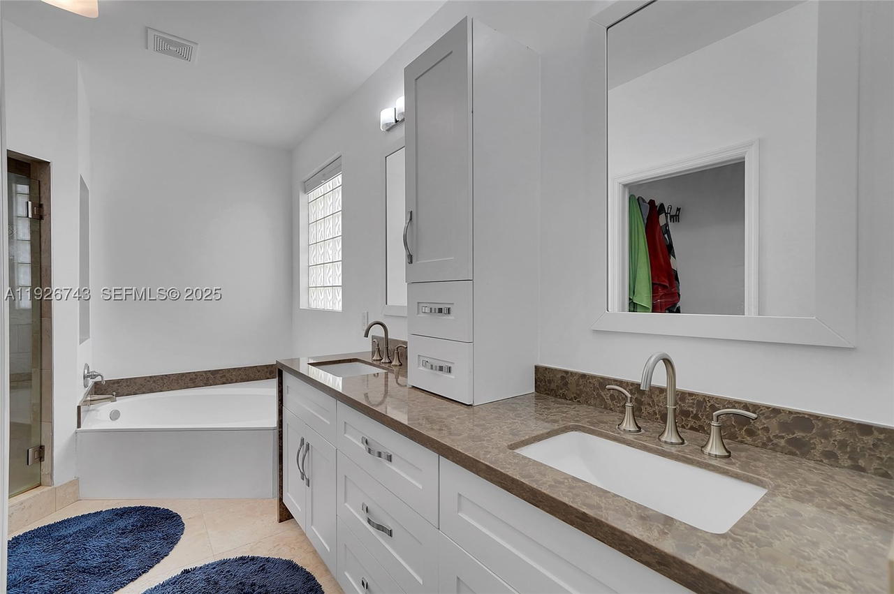 Real estate property located at 1135 Satinleaf St, Broward, West Lake Village Plat, Hollywood, FL