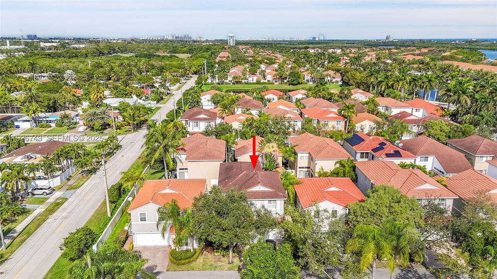 Real estate property located at 1135 Satinleaf St, Broward, West Lake Village Plat, Hollywood, FL