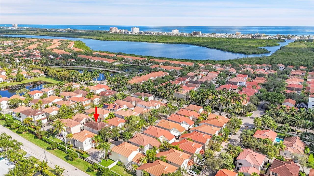 Real estate property located at 1135 Satinleaf St, Broward, West Lake Village Plat, Hollywood, FL