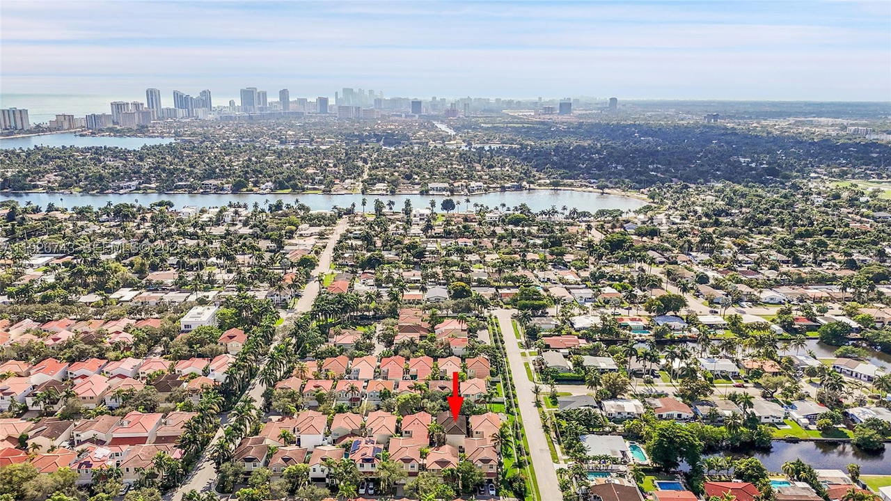 Real estate property located at 1135 Satinleaf St, Broward, West Lake Village Plat, Hollywood, FL