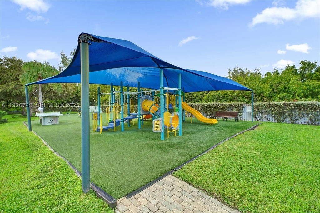 Real estate property located at 1135 Satinleaf St, Broward, West Lake Village Plat, Hollywood, FL