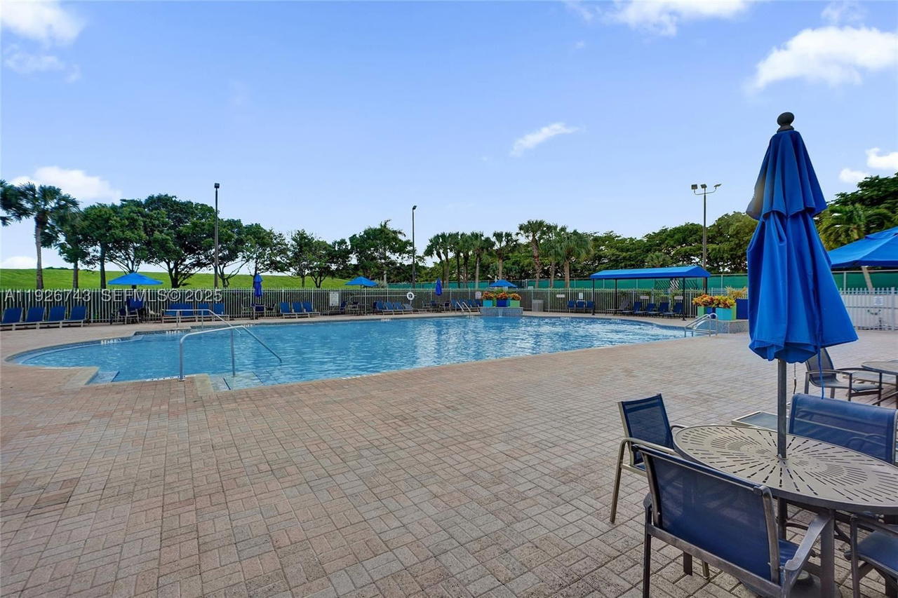 Real estate property located at 1135 Satinleaf St, Broward, West Lake Village Plat, Hollywood, FL