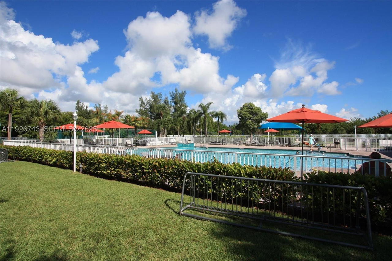 Real estate property located at 1135 Satinleaf St, Broward, West Lake Village Plat, Hollywood, FL