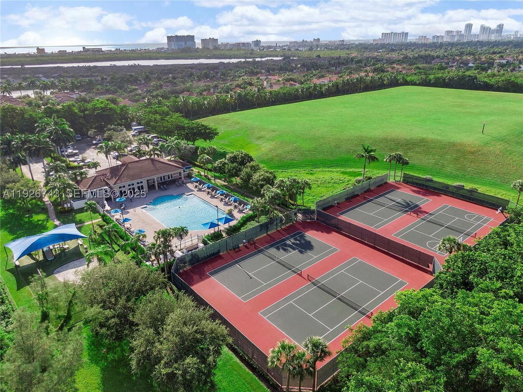 Real estate property located at 1135 Satinleaf St, Broward, West Lake Village Plat, Hollywood, FL