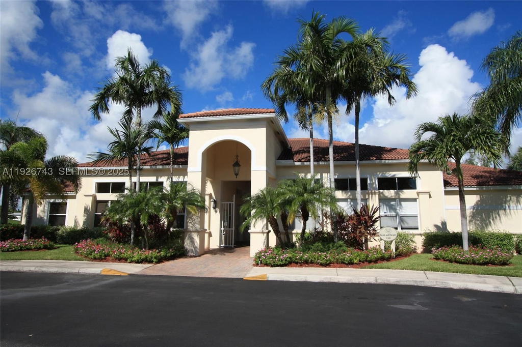 Real estate property located at 1135 Satinleaf St, Broward, West Lake Village Plat, Hollywood, FL
