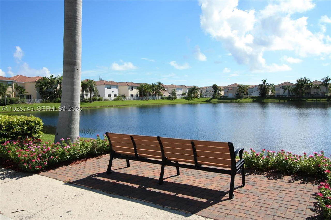 Real estate property located at 1135 Satinleaf St, Broward, West Lake Village Plat, Hollywood, FL