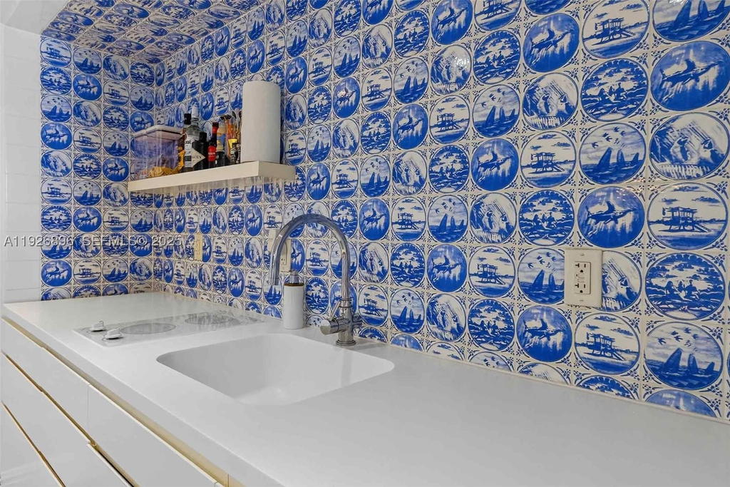 Real estate property located at 1100 West Ave #624, Miami-dade, 1100 West Condo, Miami Beach, FL