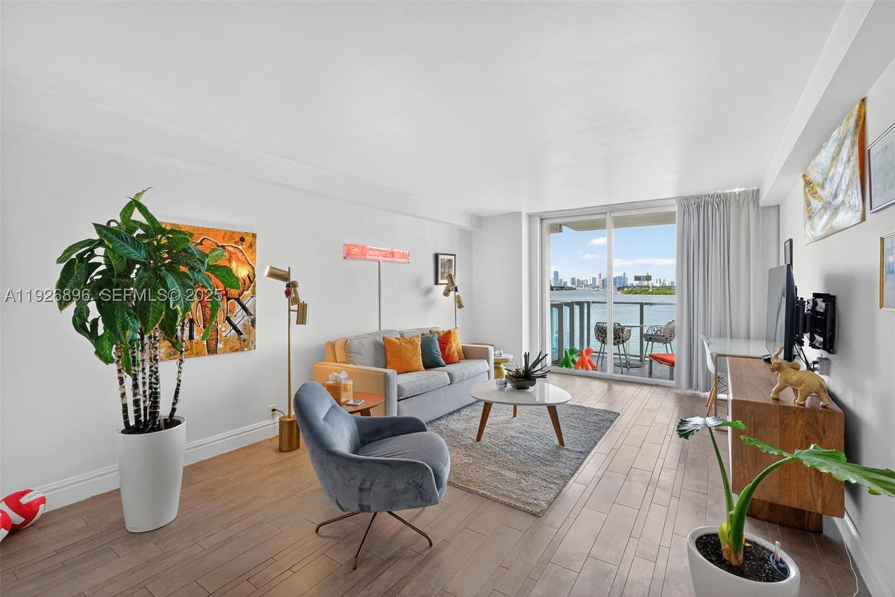 Real estate property located at 1100 West Ave #624, Miami-dade, 1100 West Condo, Miami Beach, FL